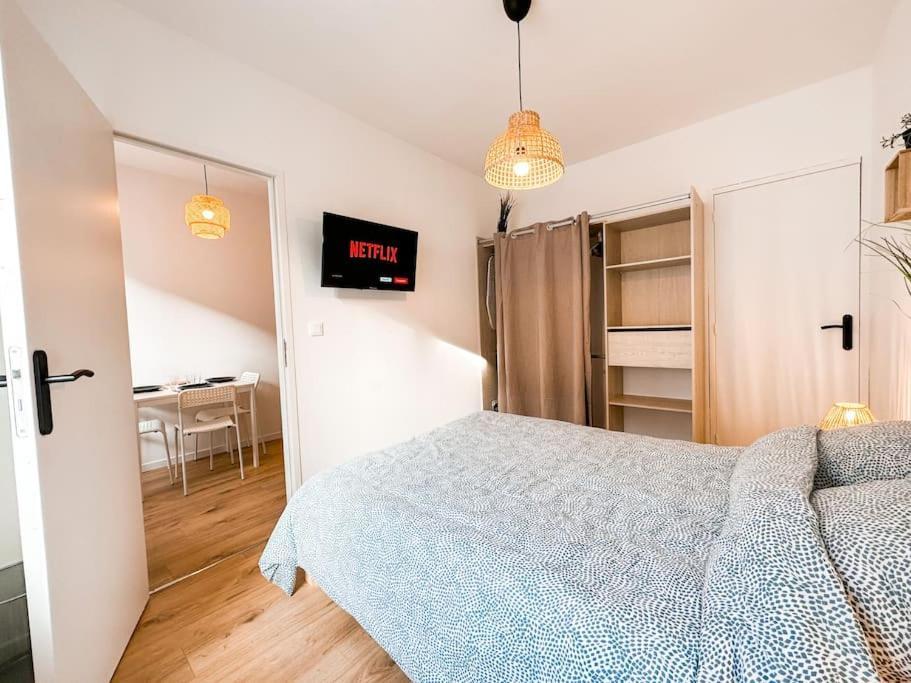 Nouveau ** Le Raffine Au Coeur De Guingamp ** Parking エクステリア 写真