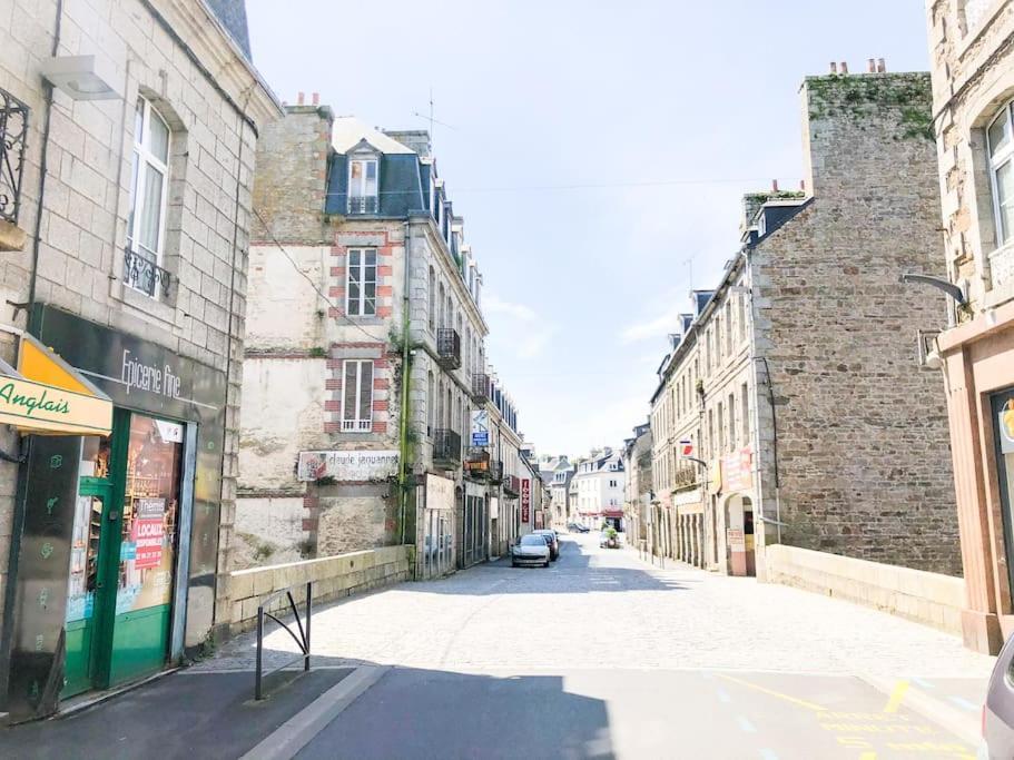 Nouveau ** Le Raffine Au Coeur De Guingamp ** Parking エクステリア 写真