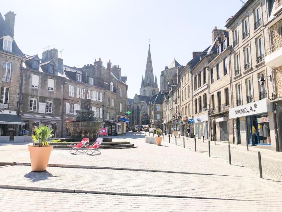 Nouveau ** Le Raffine Au Coeur De Guingamp ** Parking エクステリア 写真
